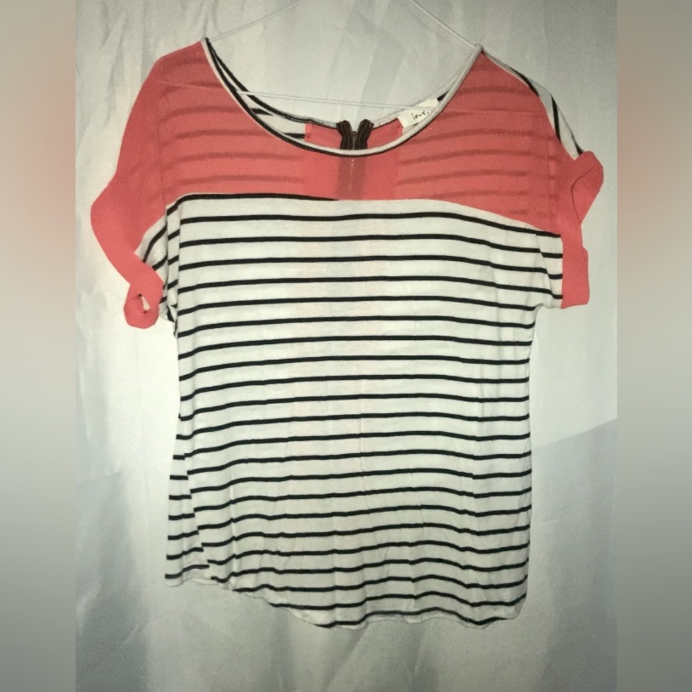Easy to pair with some jeans. Sheer sleeves, collar, and part on the back.